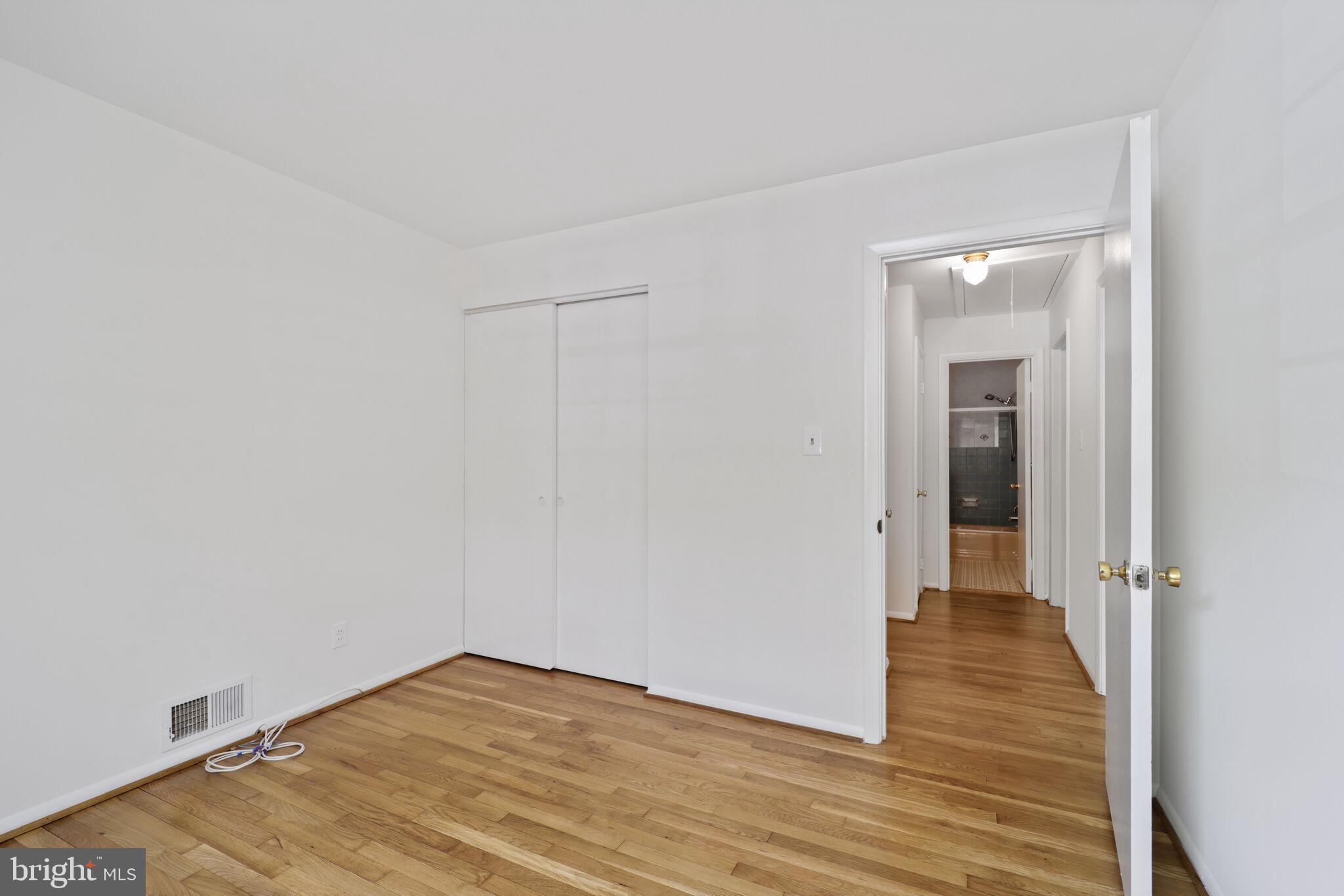 11 Greenway Pl