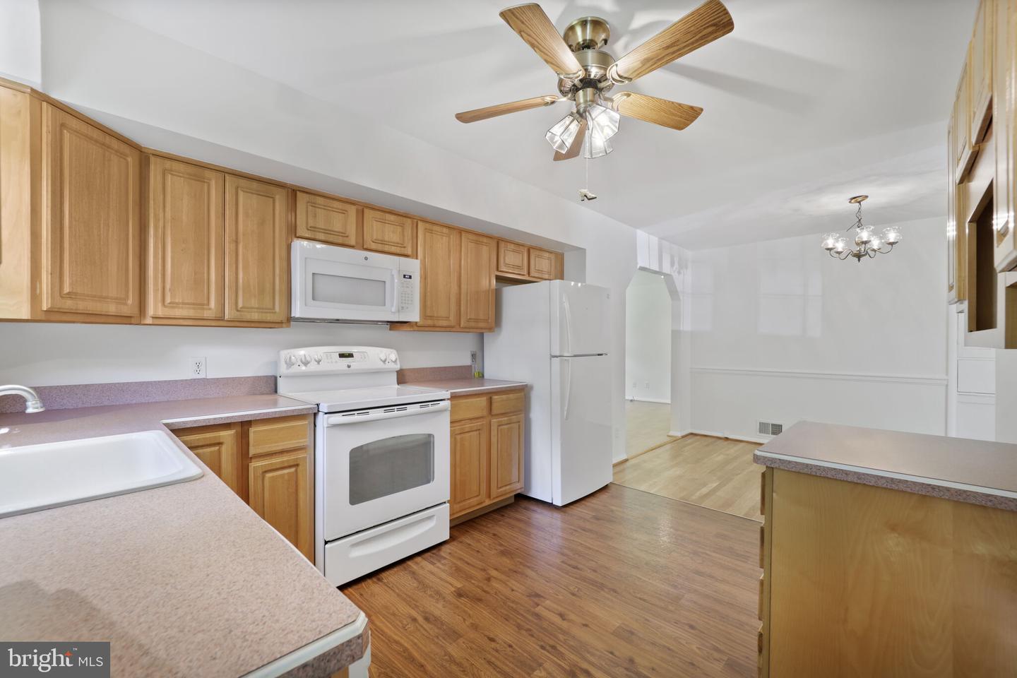 11 Greenway Pl
