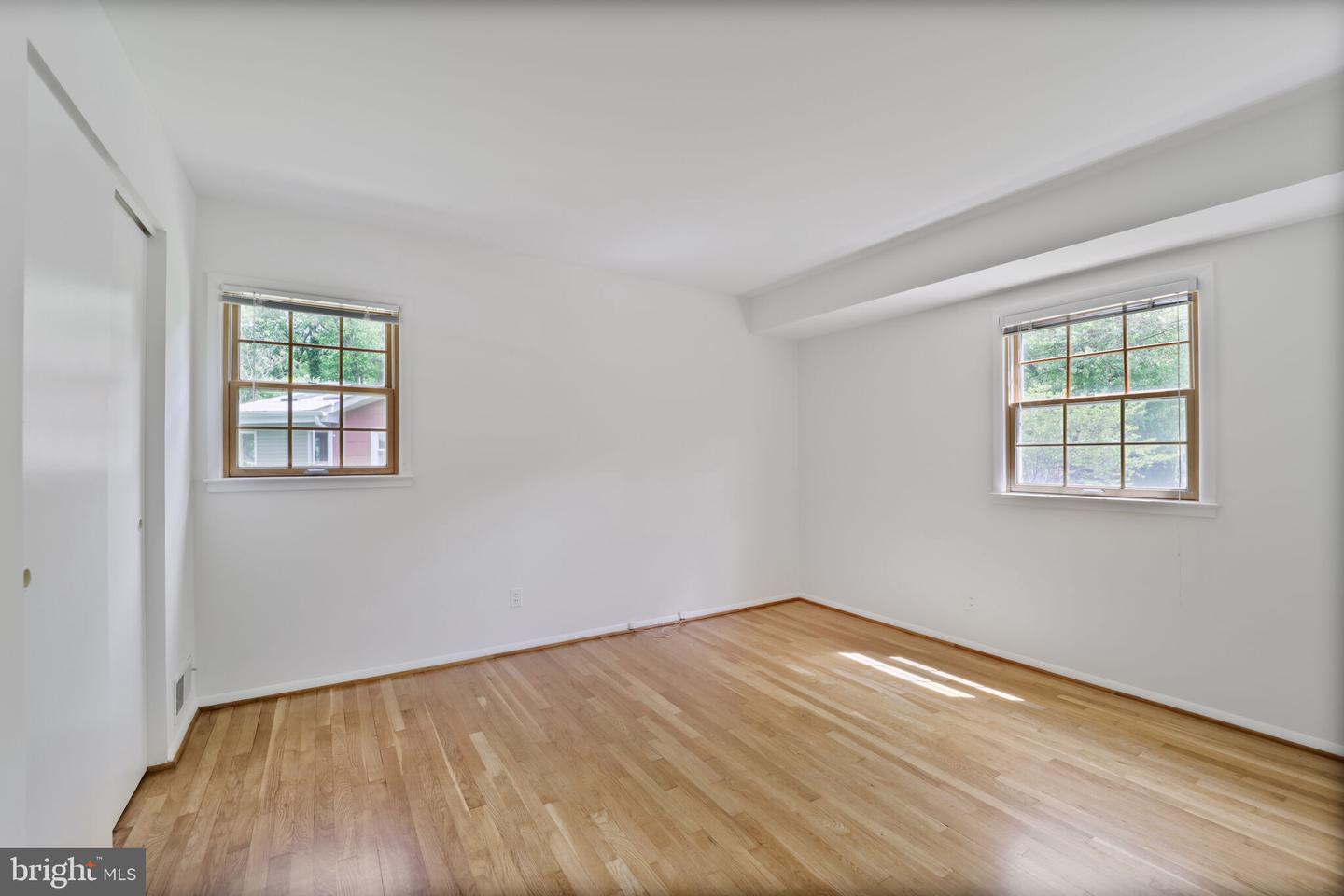 11 Greenway Pl
