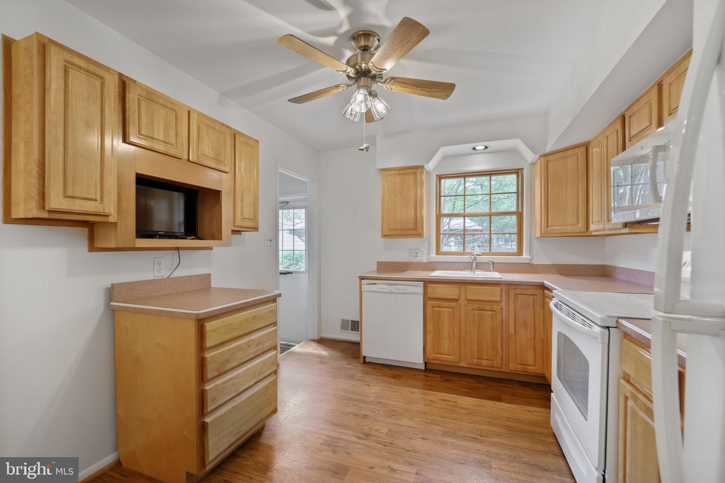 11 Greenway Pl
