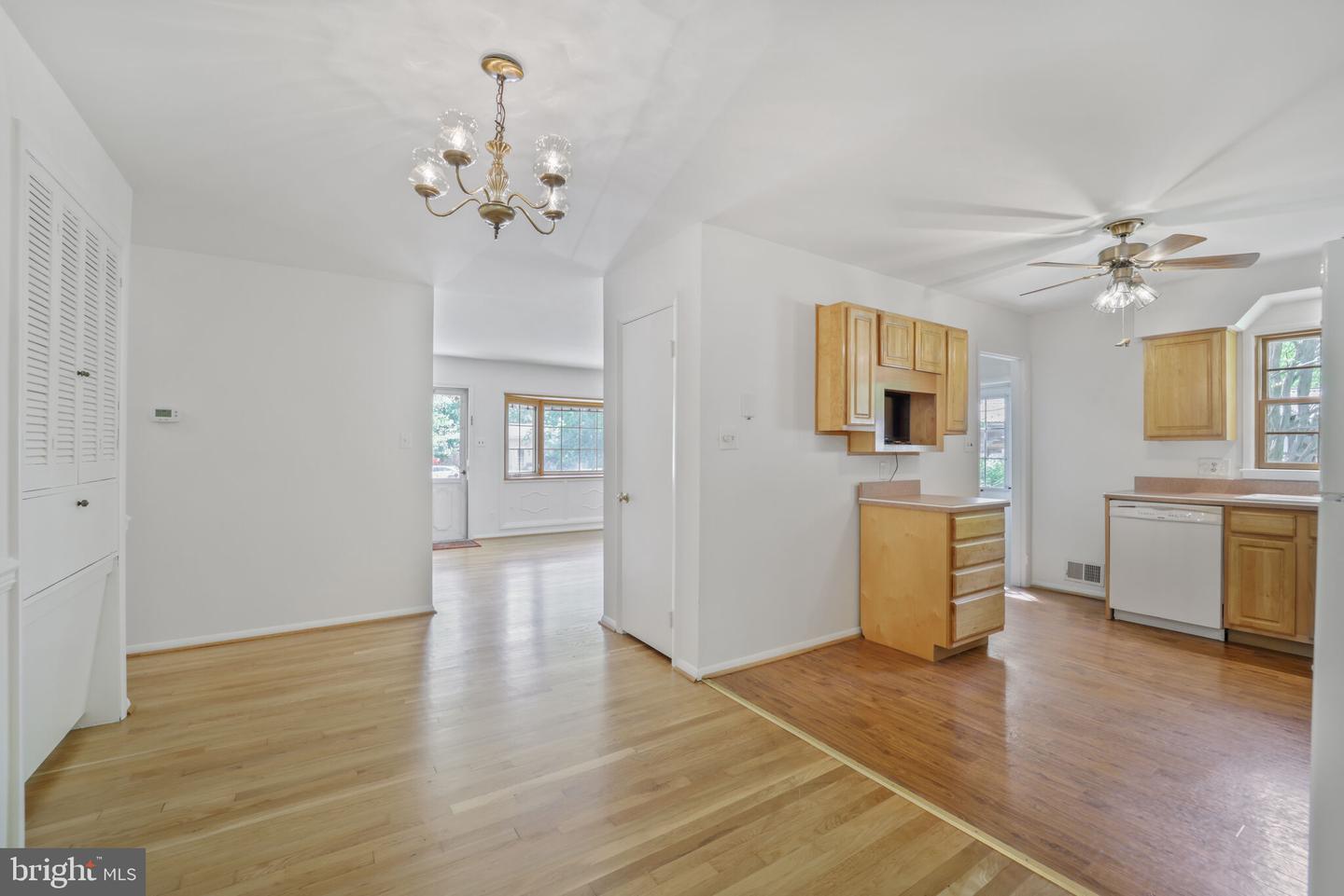 11 Greenway Pl