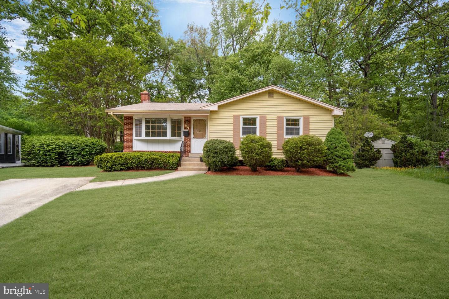 11 Greenway Pl