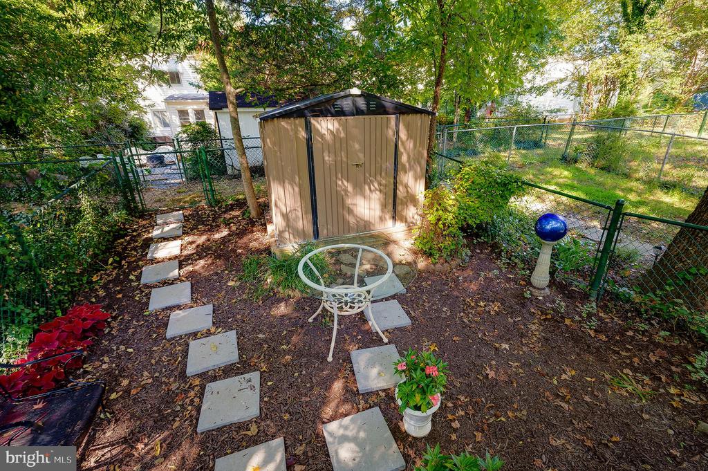 16 RIDGE ROAD N