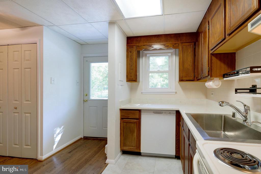 16 RIDGE ROAD N