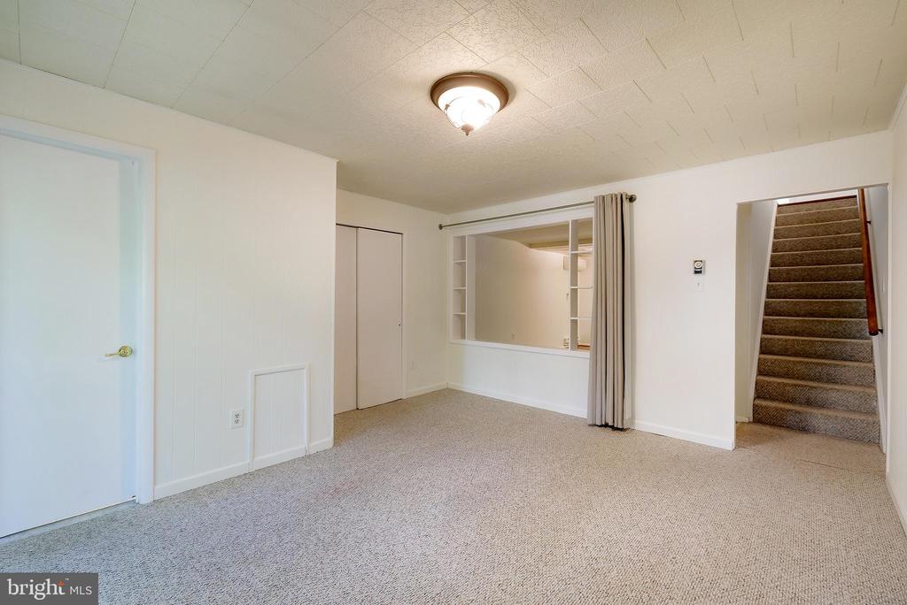 16 RIDGE ROAD N