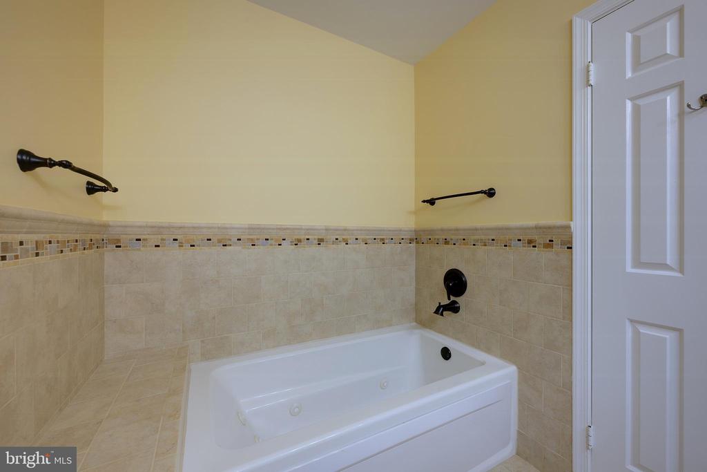 14224 GREENVIEW DRIVE