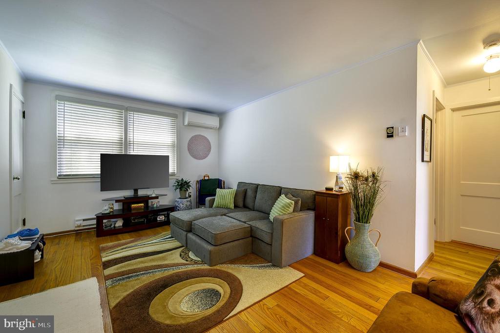 8 LAUREL HILL ROAD