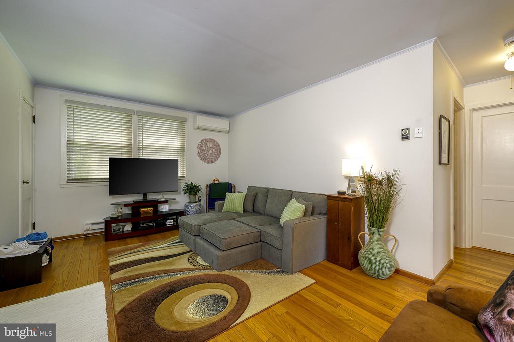 8 LAUREL HILL ROAD