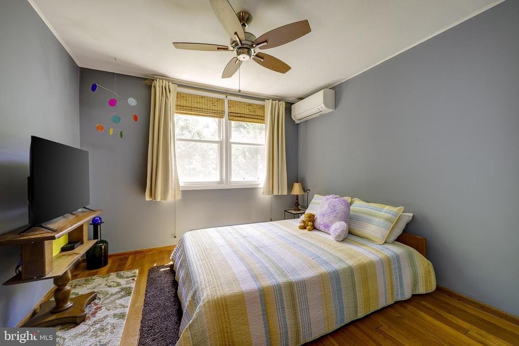 8 LAUREL HILL ROAD
