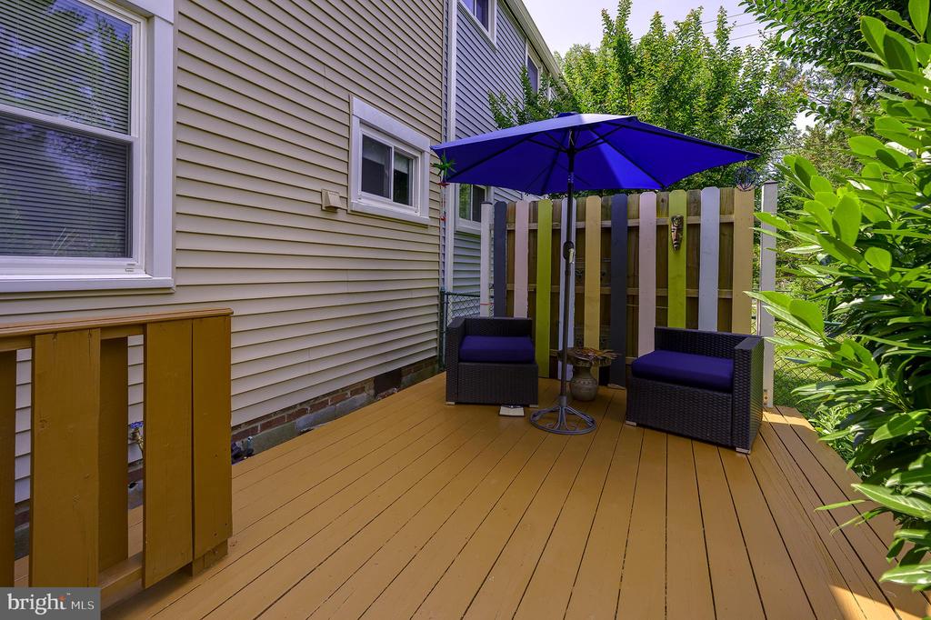 8 LAUREL HILL ROAD