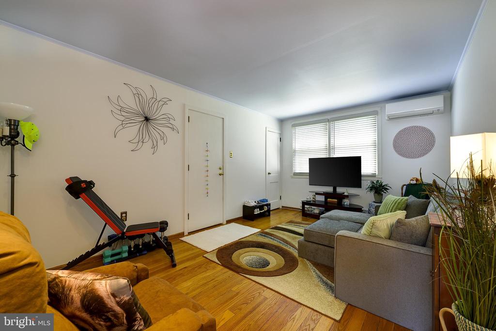 8 LAUREL HILL ROAD