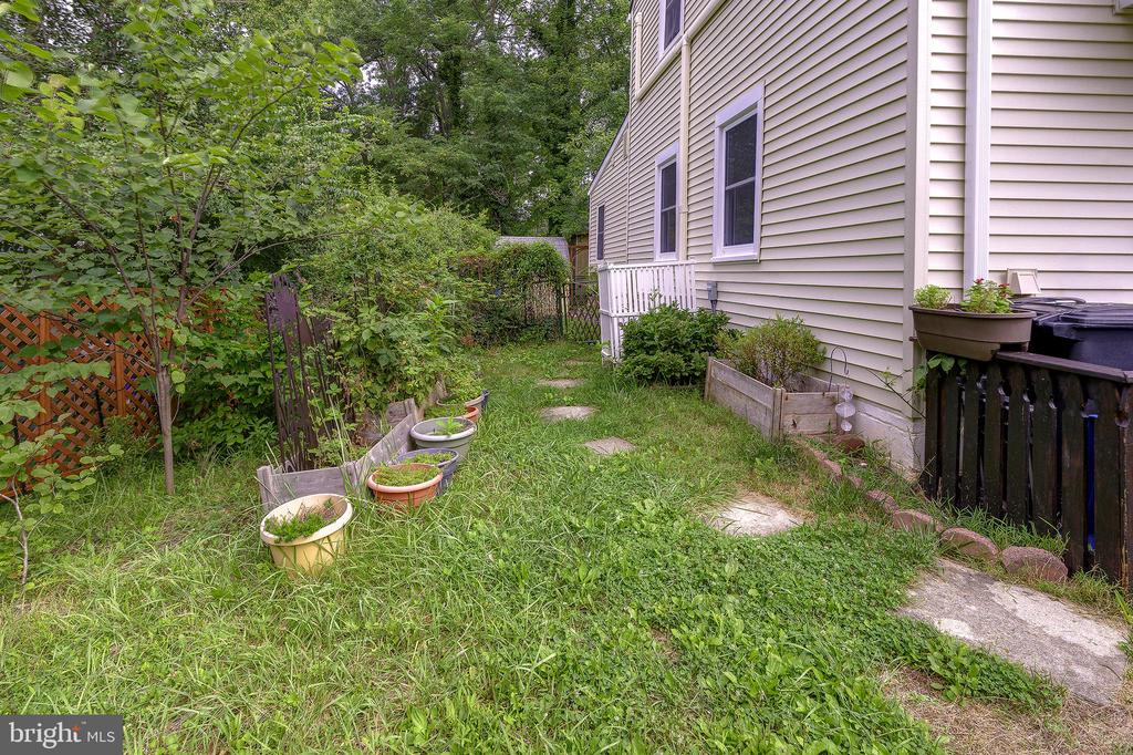 11 HILLSIDE ROAD