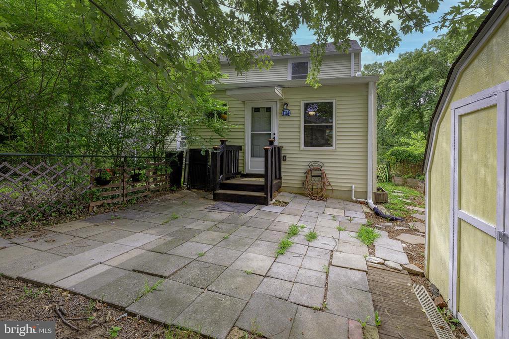 11 HILLSIDE ROAD