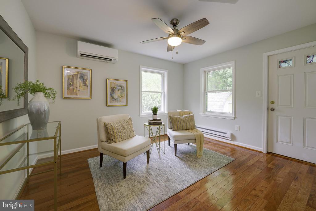 11 HILLSIDE ROAD