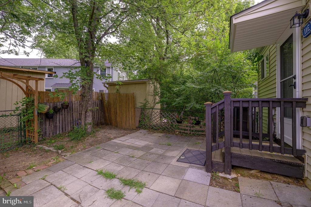 11 HILLSIDE ROAD