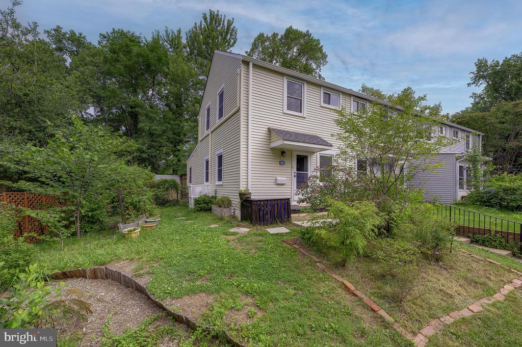 11 HILLSIDE ROAD