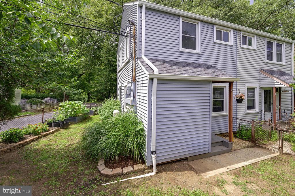 1 LAUREL HILL ROAD