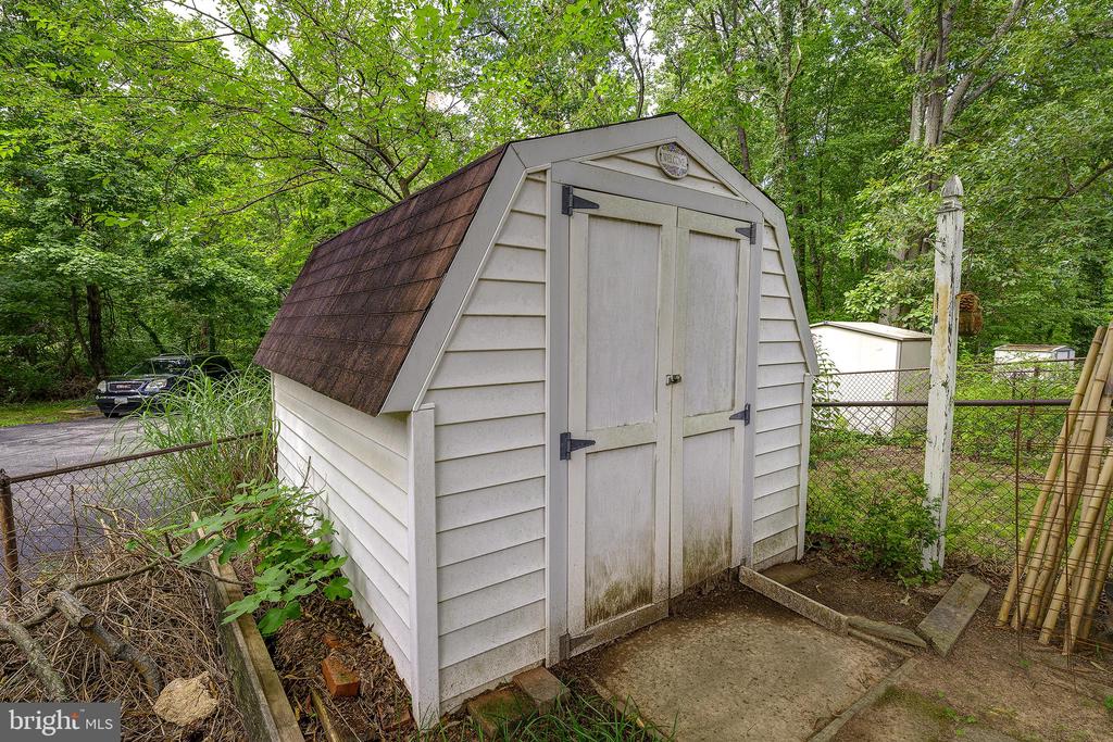 1 LAUREL HILL ROAD