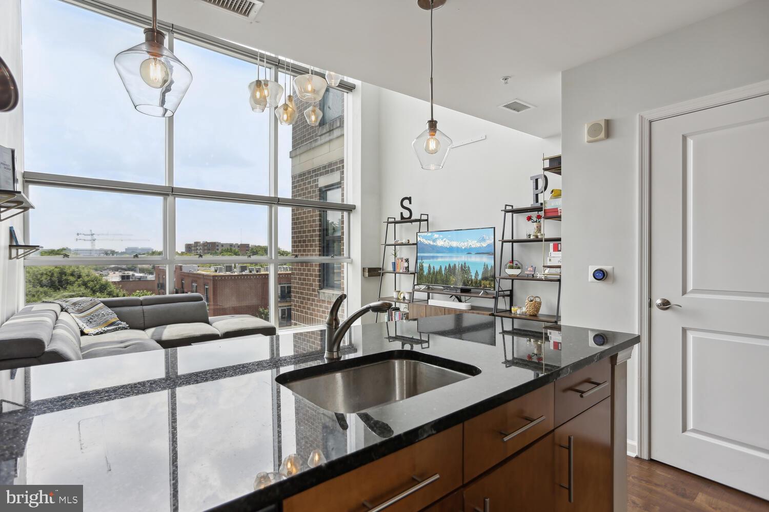 444 W Broad STREET Unit: 619