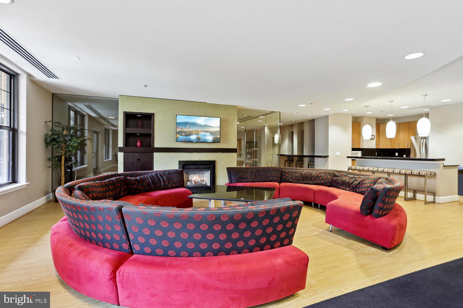 444 W Broad STREET Unit: 619