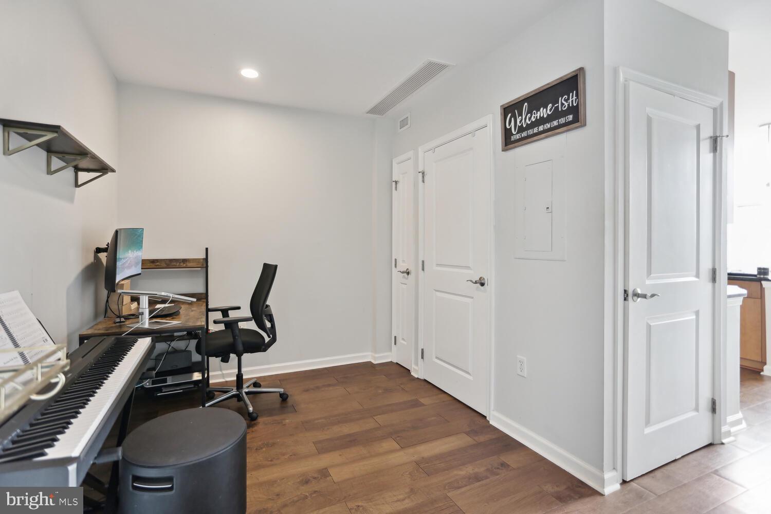 444 W Broad STREET Unit: 619
