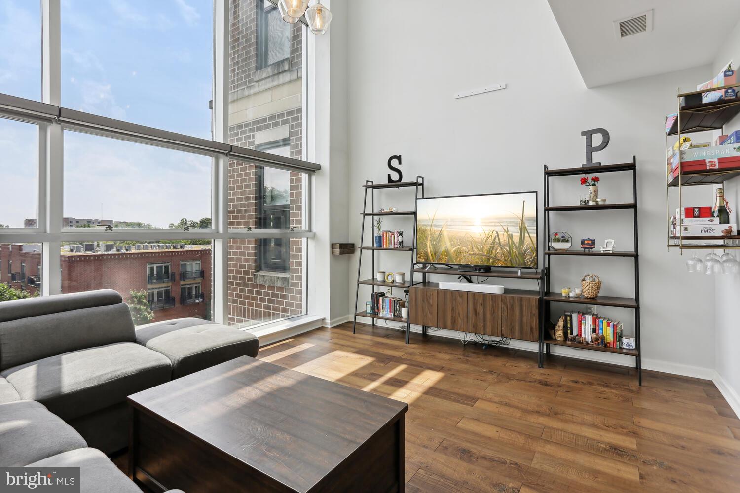 444 W Broad STREET Unit: 619