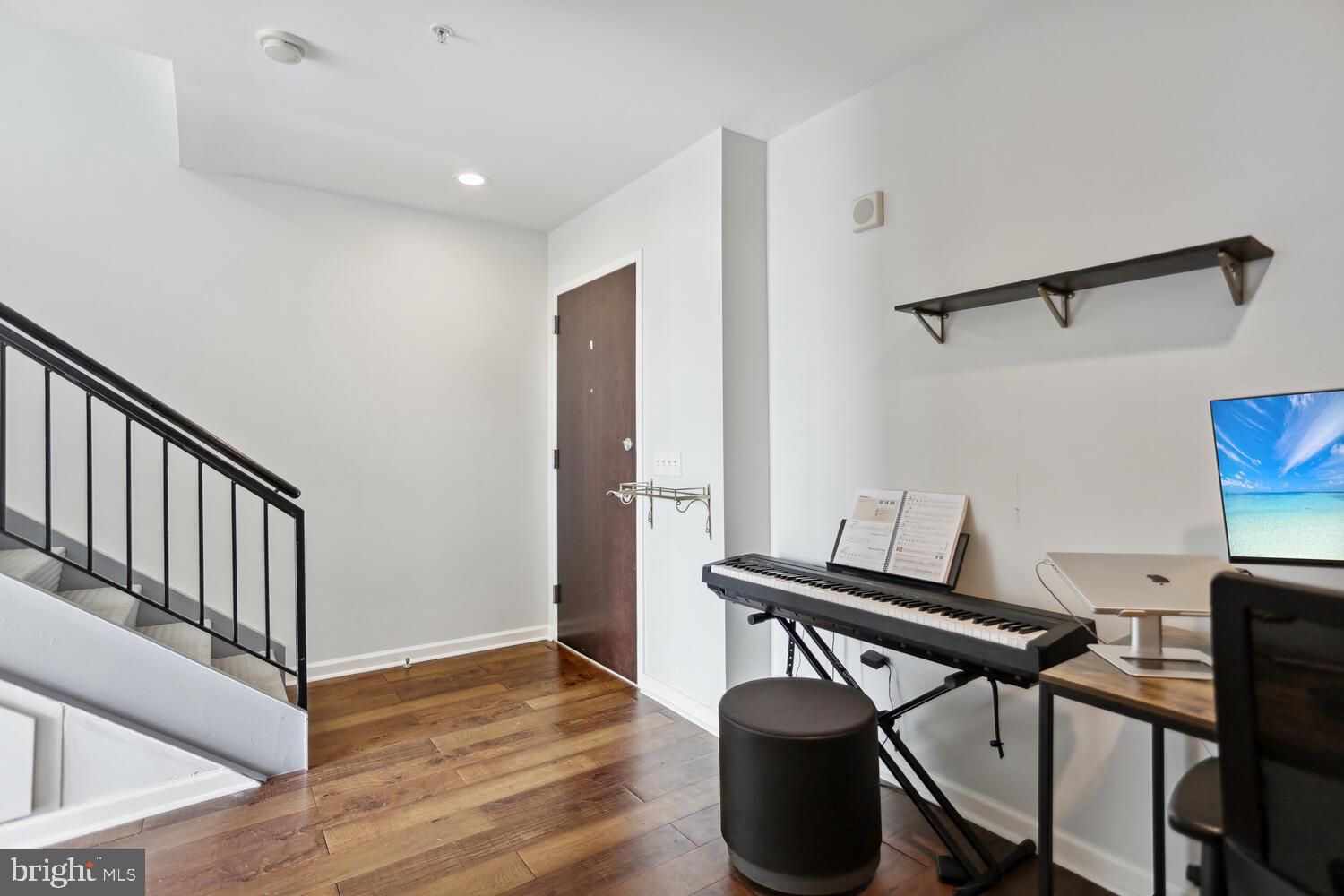 444 W Broad STREET Unit: 619