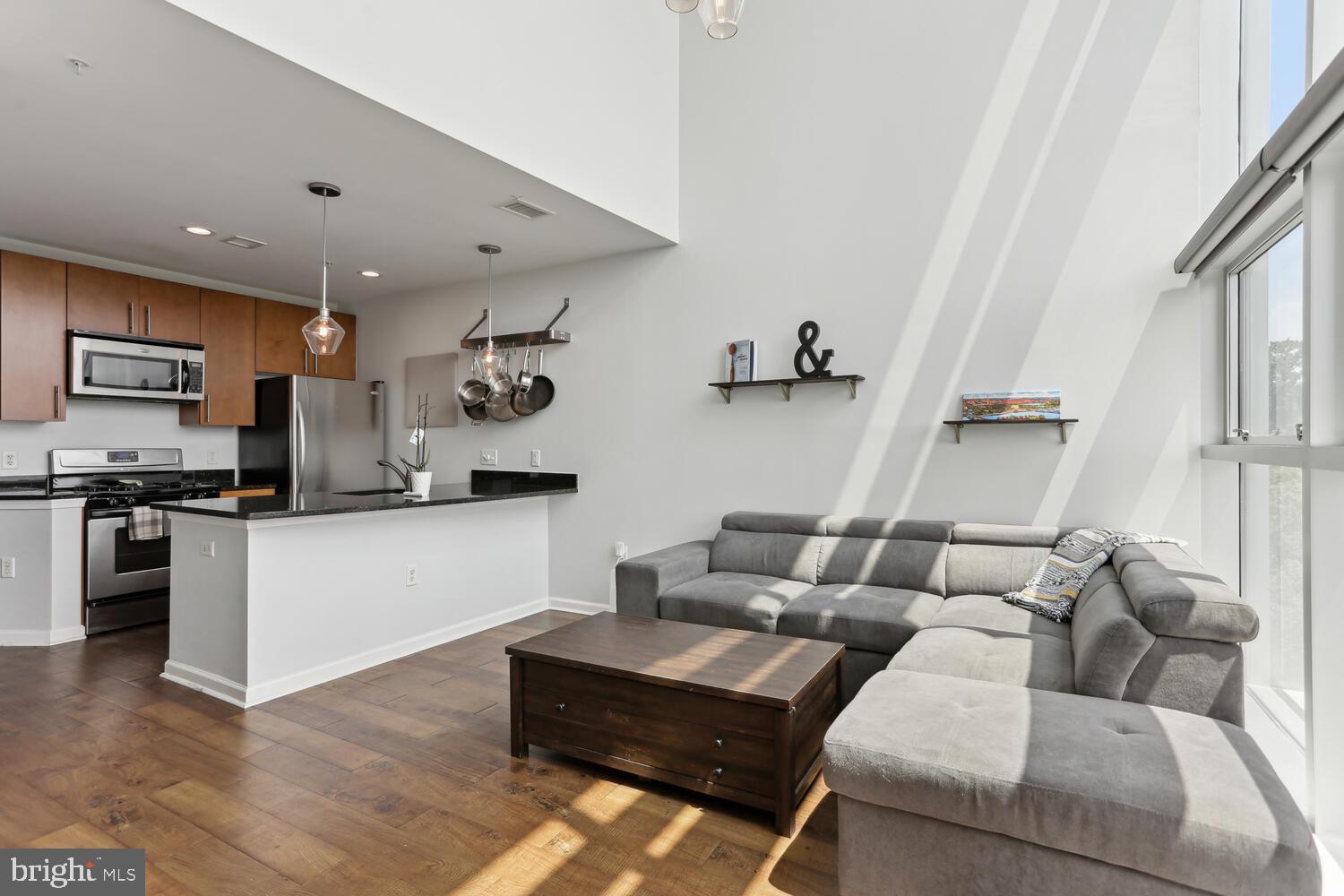 444 W Broad STREET Unit: 619