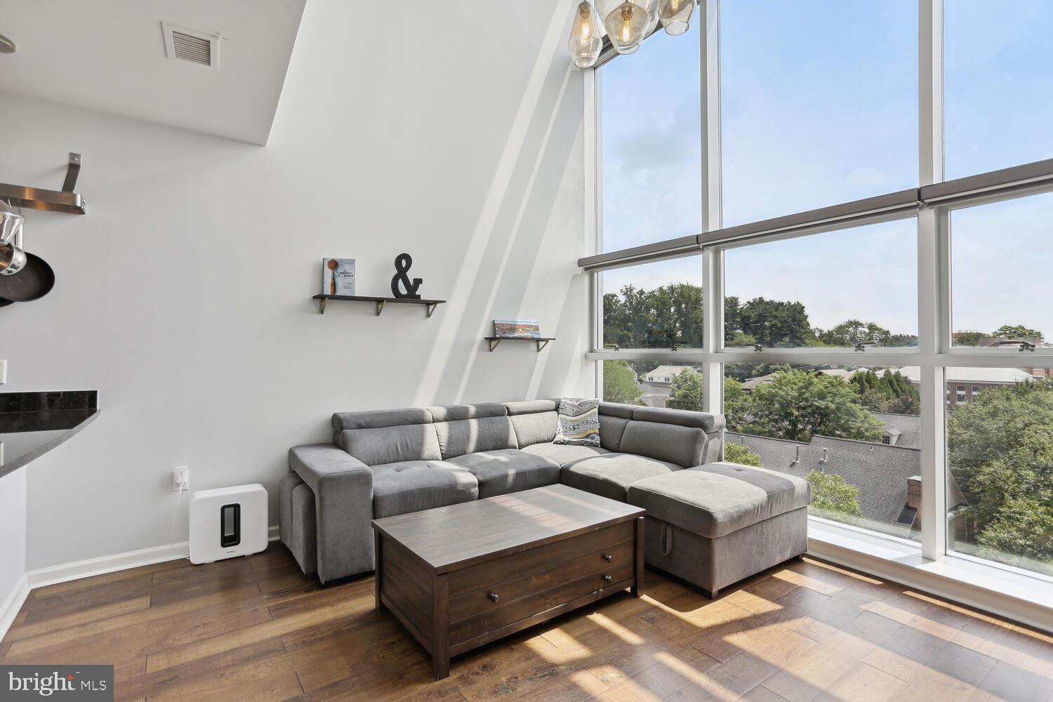 444 W Broad STREET Unit: 619