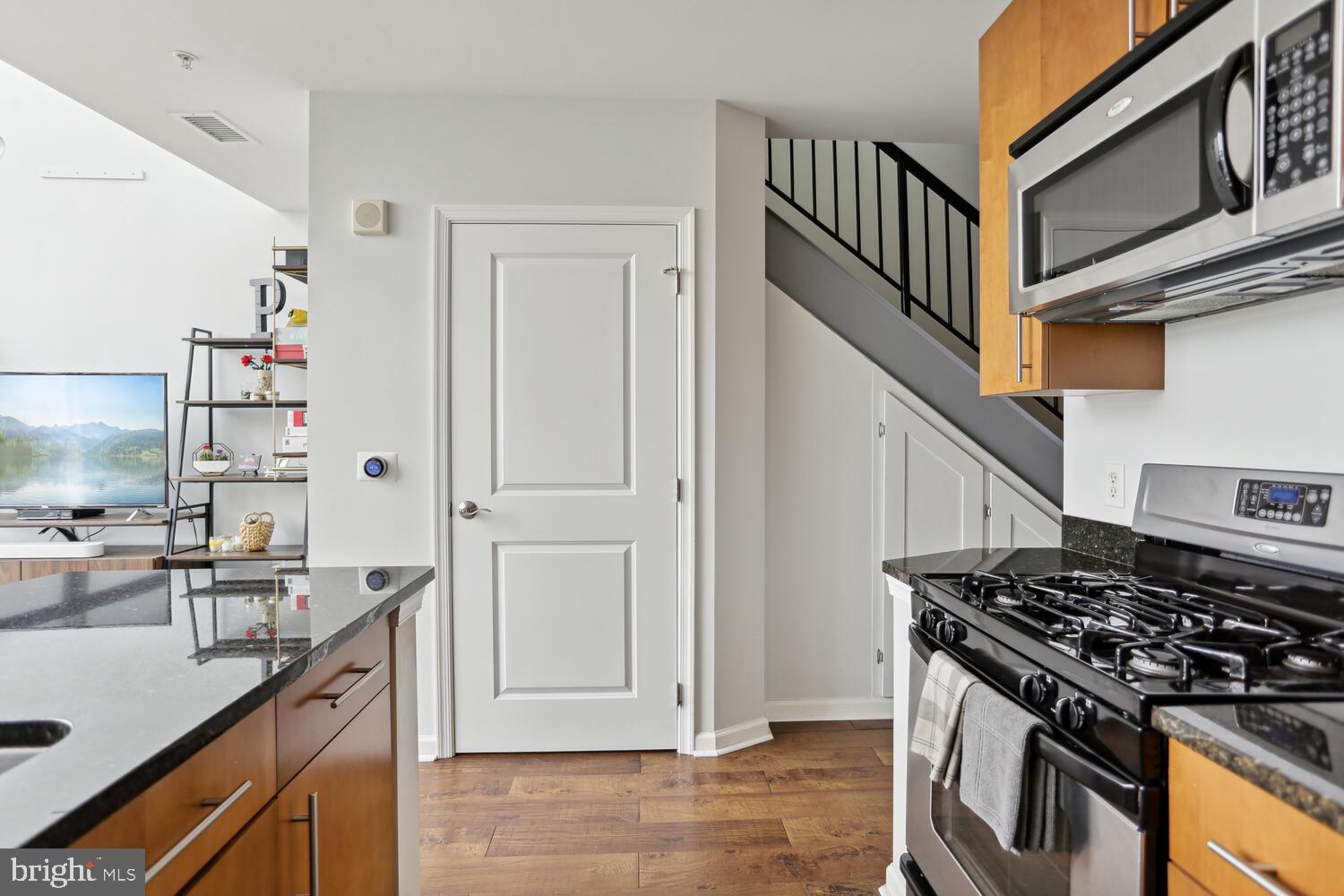 444 W Broad STREET Unit: 619