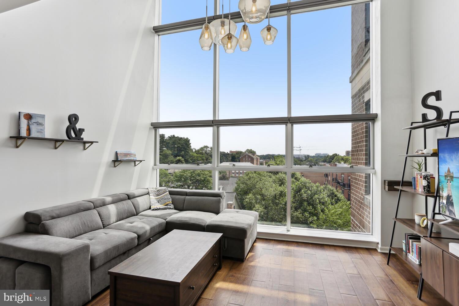 444 W Broad STREET Unit: 619