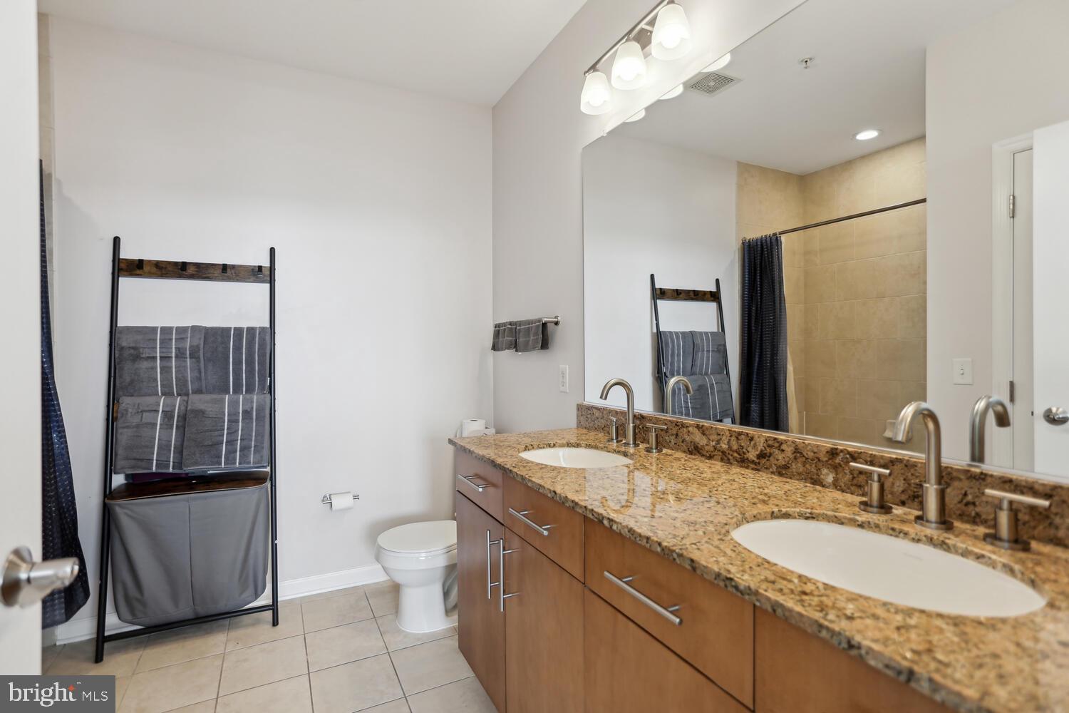 444 W Broad STREET Unit: 619