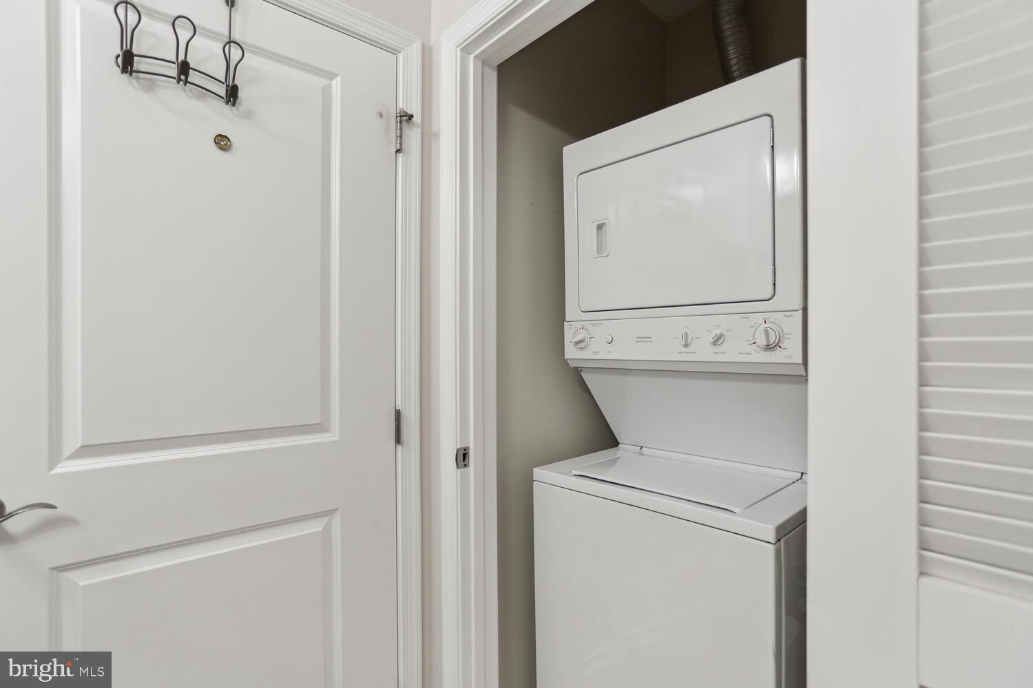 444 W Broad STREET Unit: 619