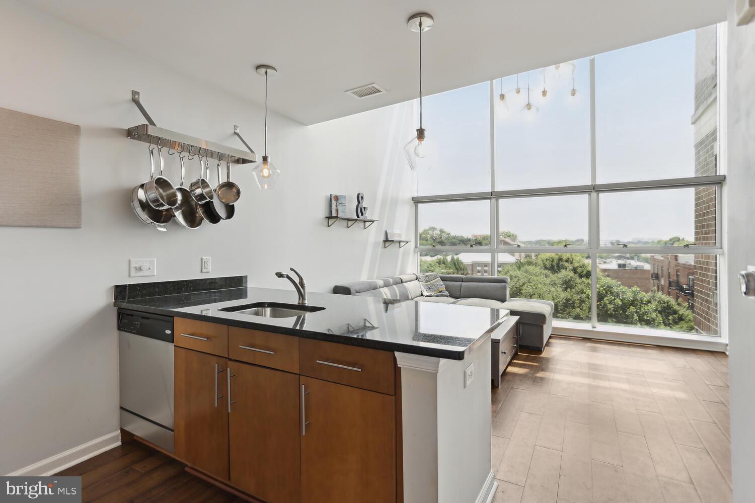 444 W Broad STREET Unit: 619