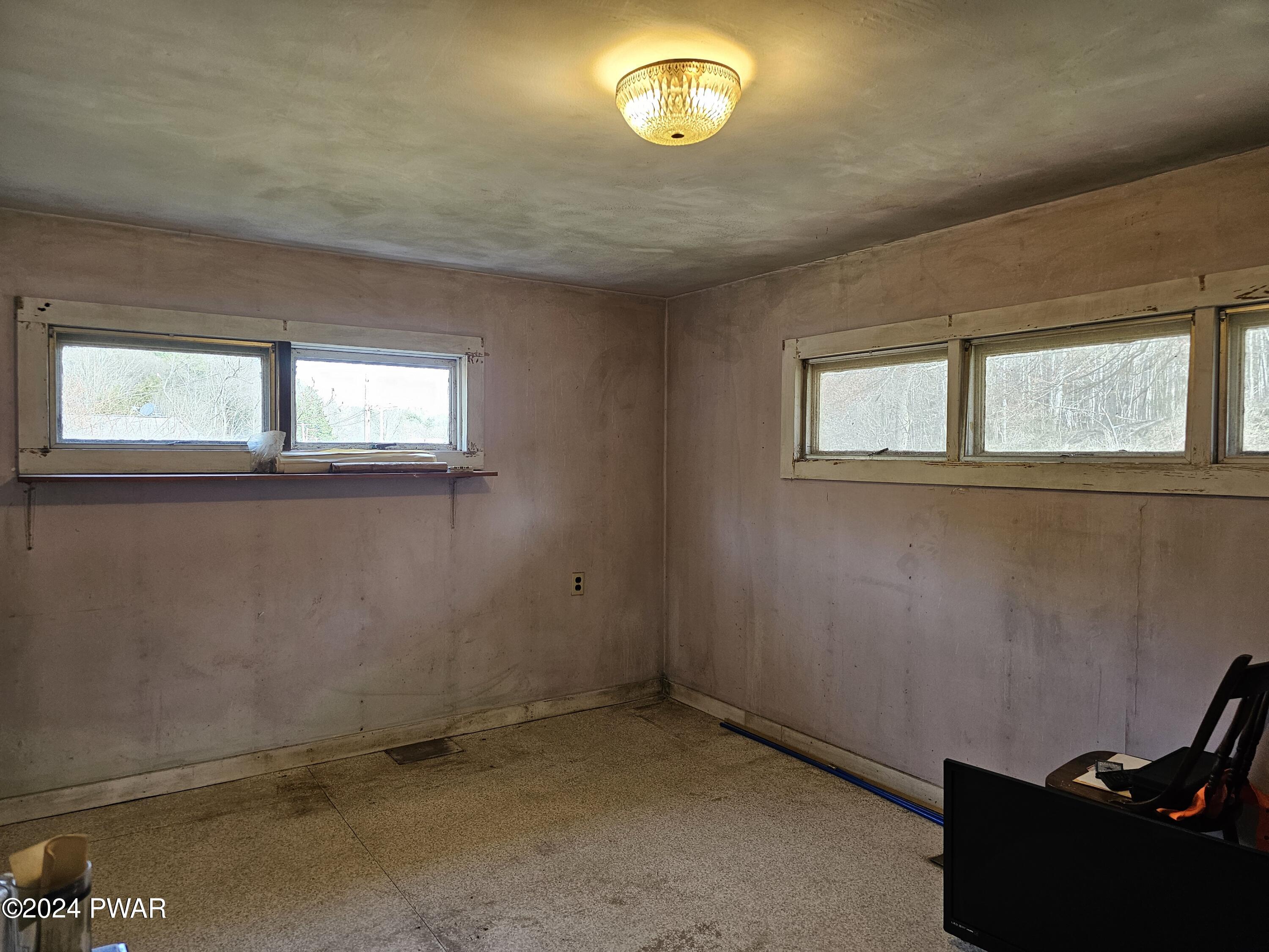 305 E Sterling Road