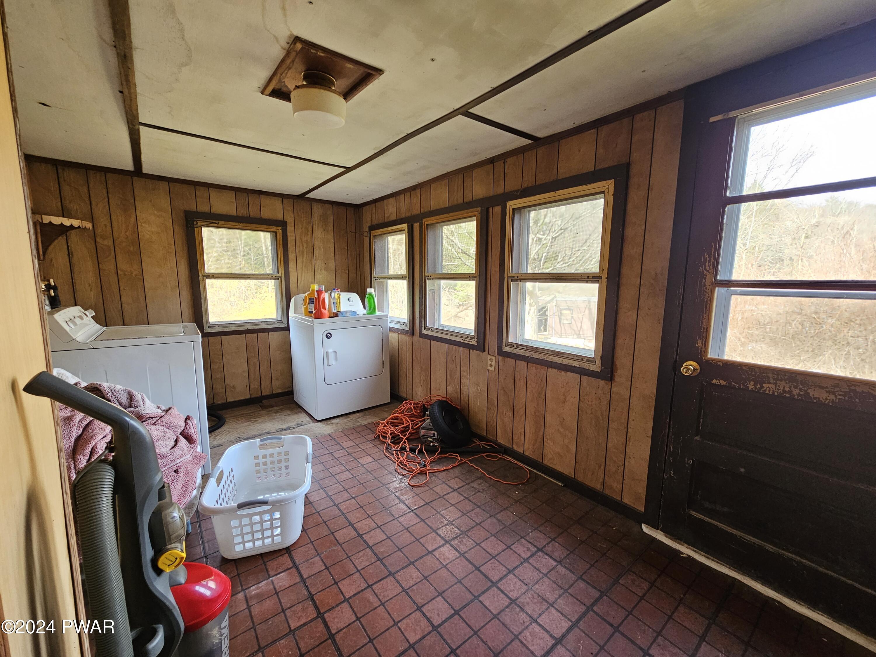 305 E Sterling Road