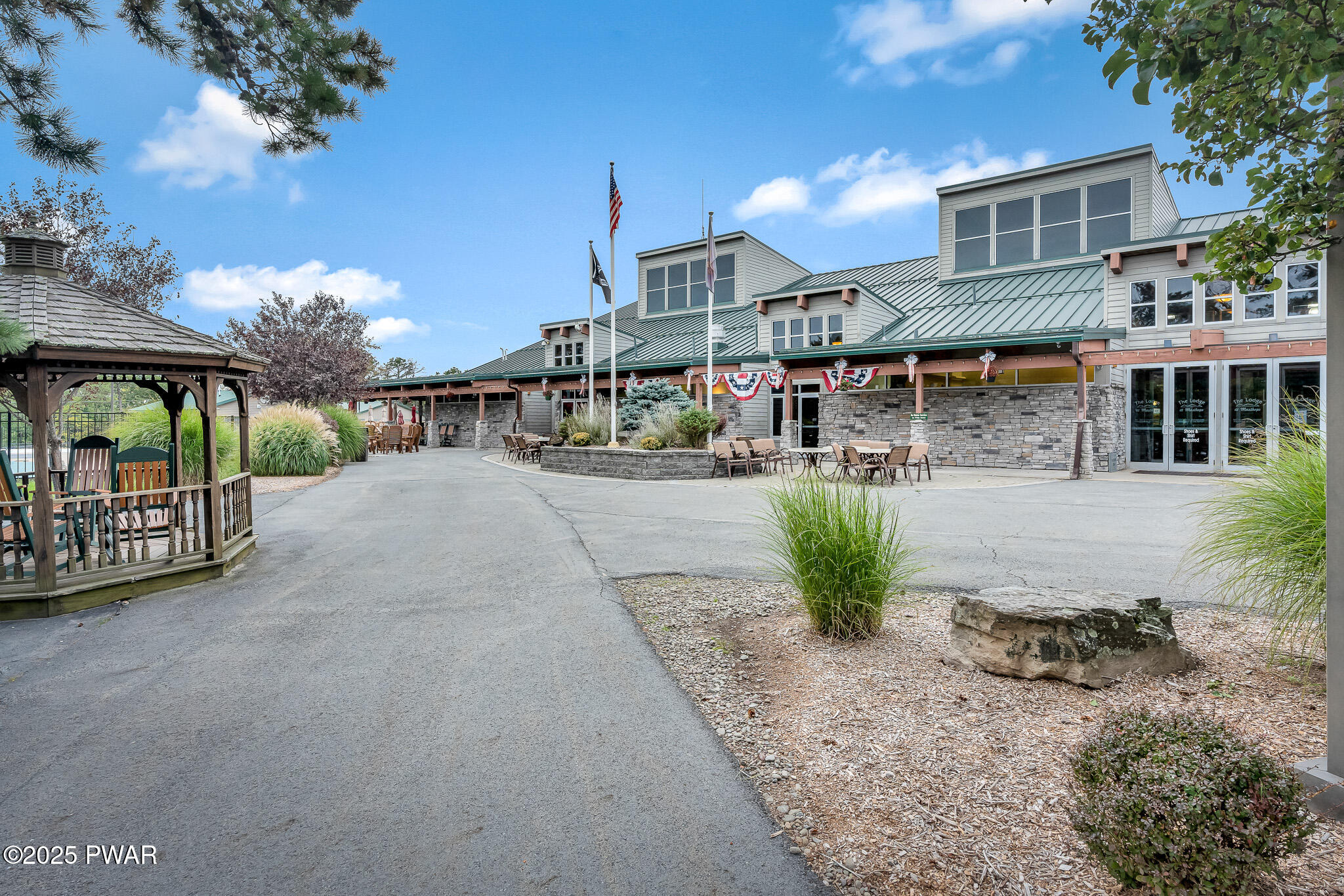 142 Lamplighter Lane