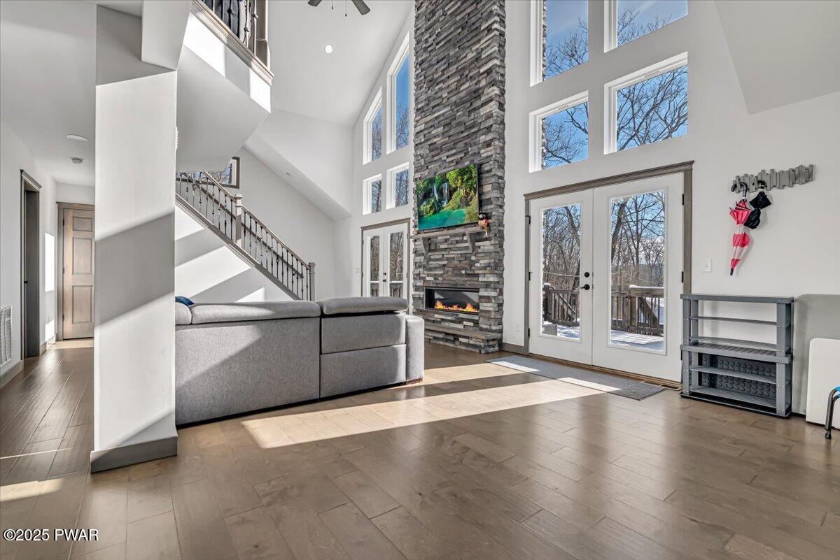 142 Lamplighter Lane