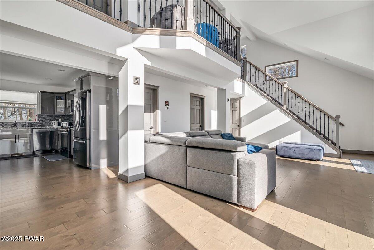 142 Lamplighter Lane