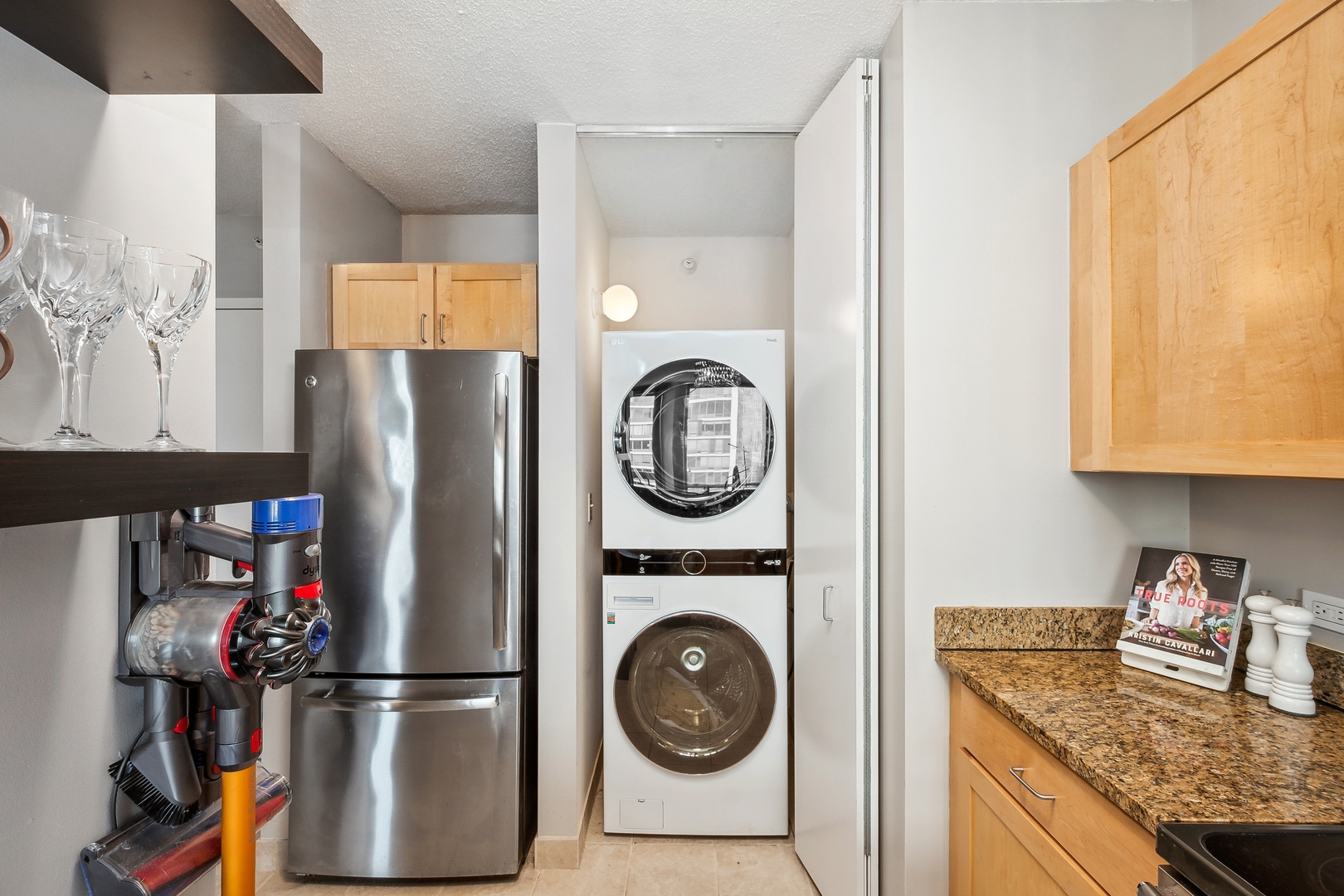 222 N Columbus Drive Unit: 3907