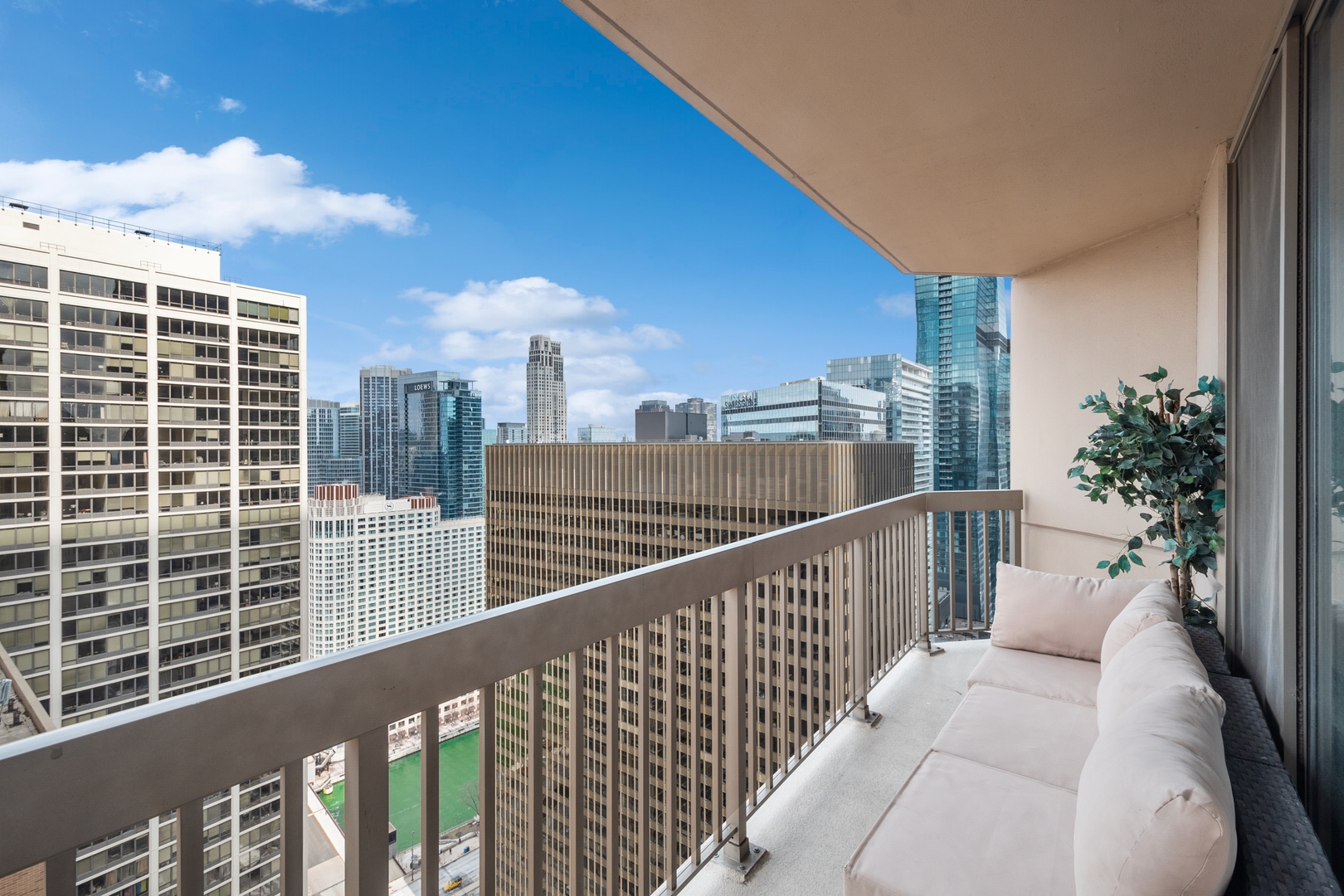 222 N Columbus Drive Unit: 3907