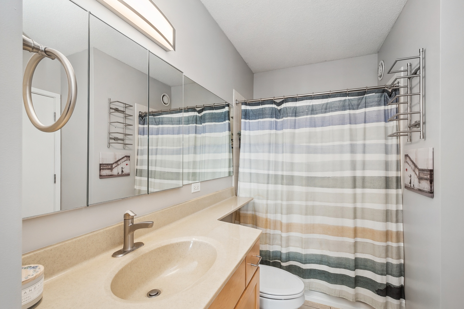 222 N Columbus Drive Unit: 3907