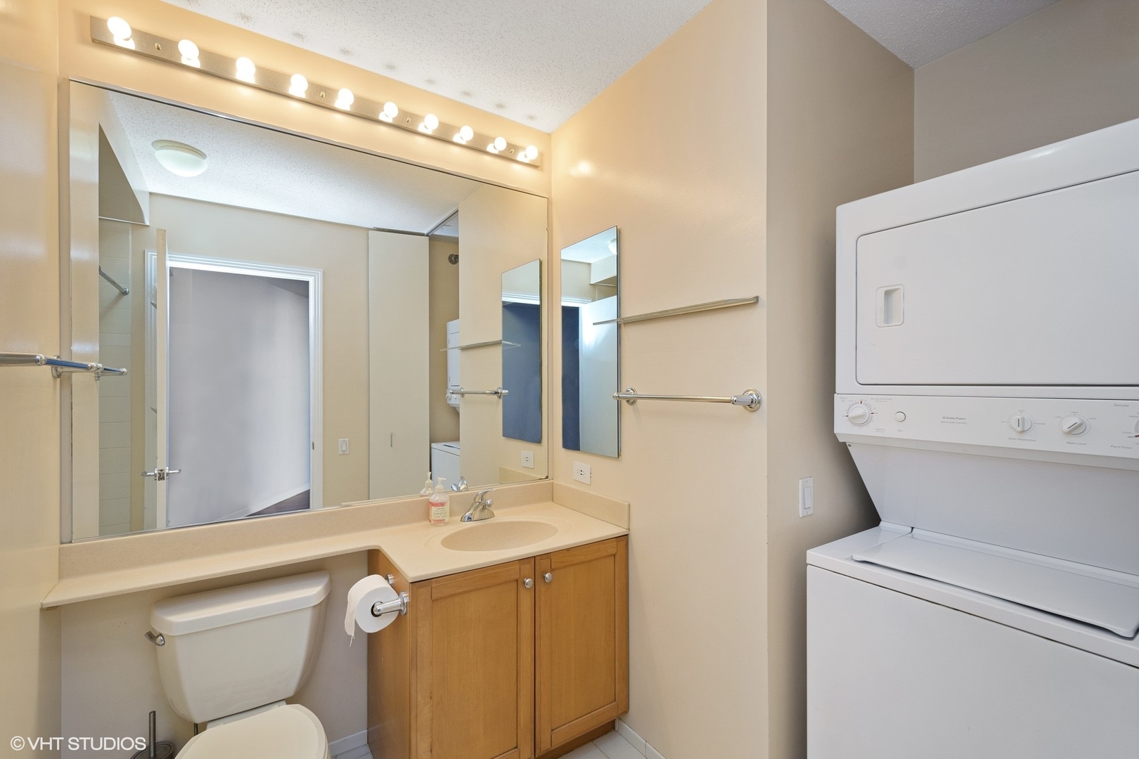 400 N La Salle Drive Unit: 1701