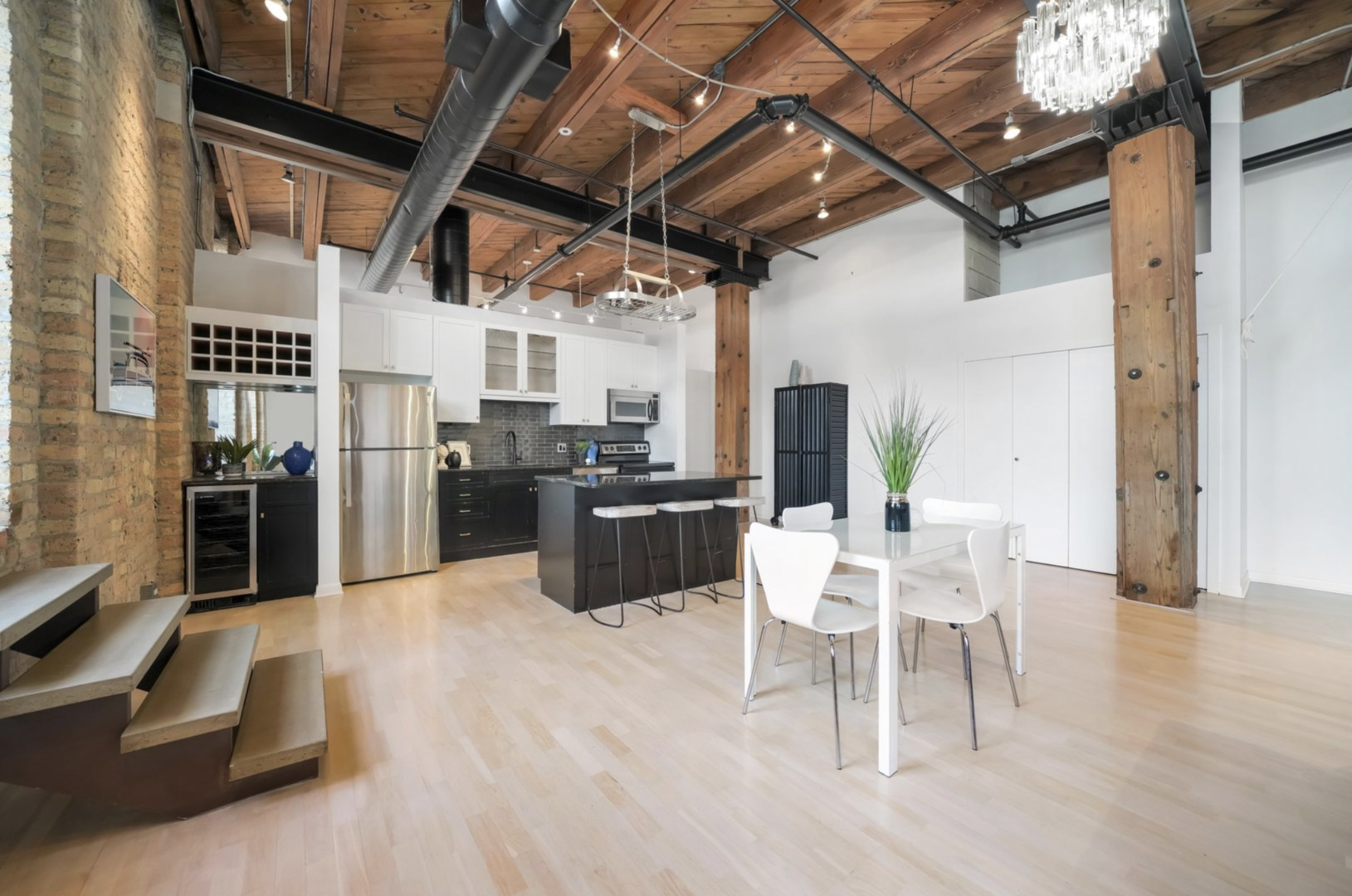 1872 N Clybourn Avenue Unit: 204