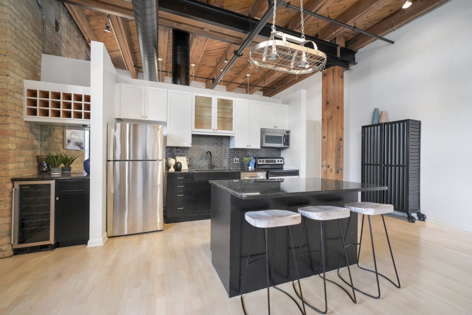 1872 N Clybourn Avenue Unit: 204