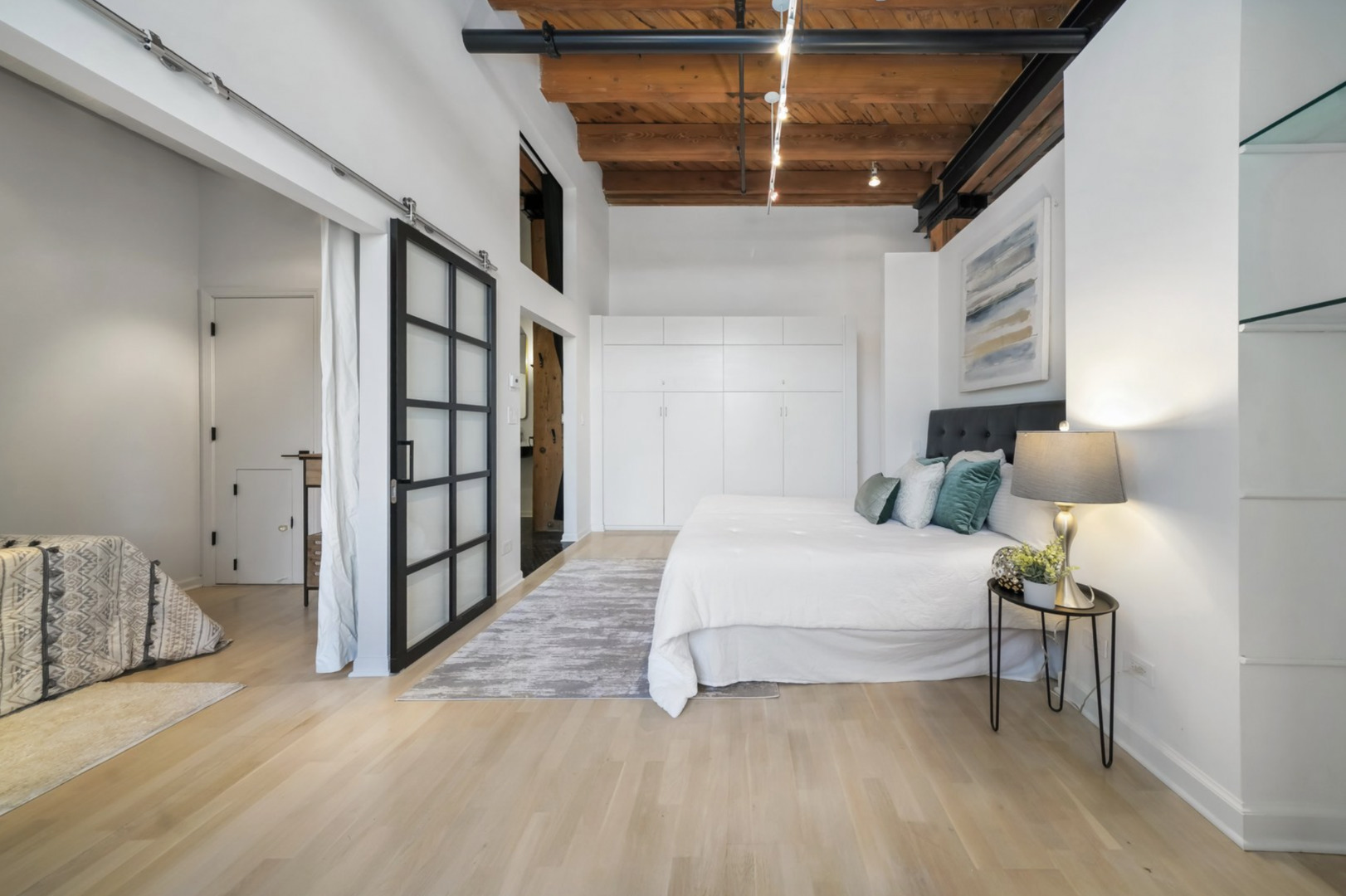 1872 N Clybourn Avenue Unit: 204