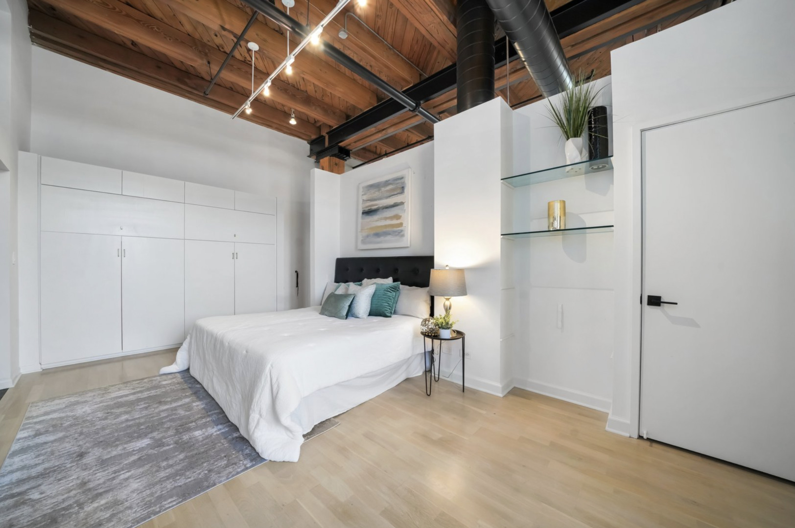 1872 N Clybourn Avenue Unit: 204