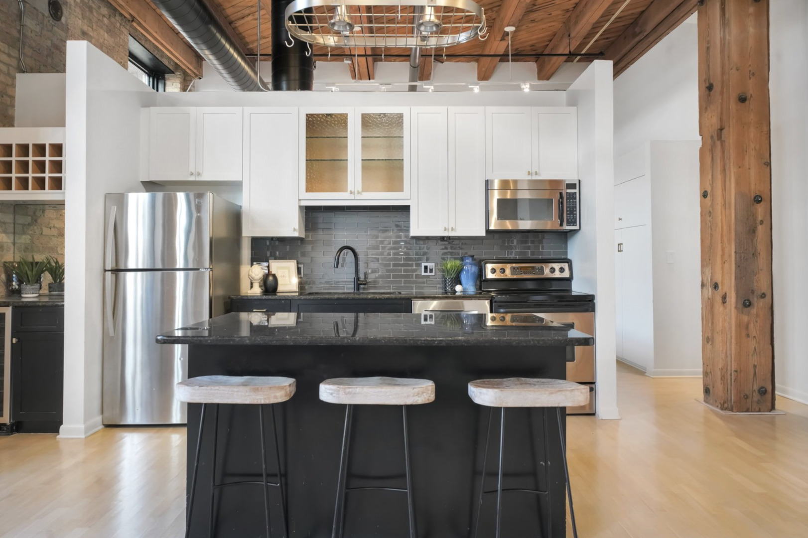 1872 N Clybourn Avenue Unit: 204