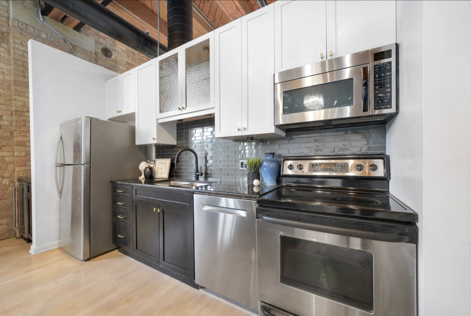 1872 N Clybourn Avenue Unit: 204