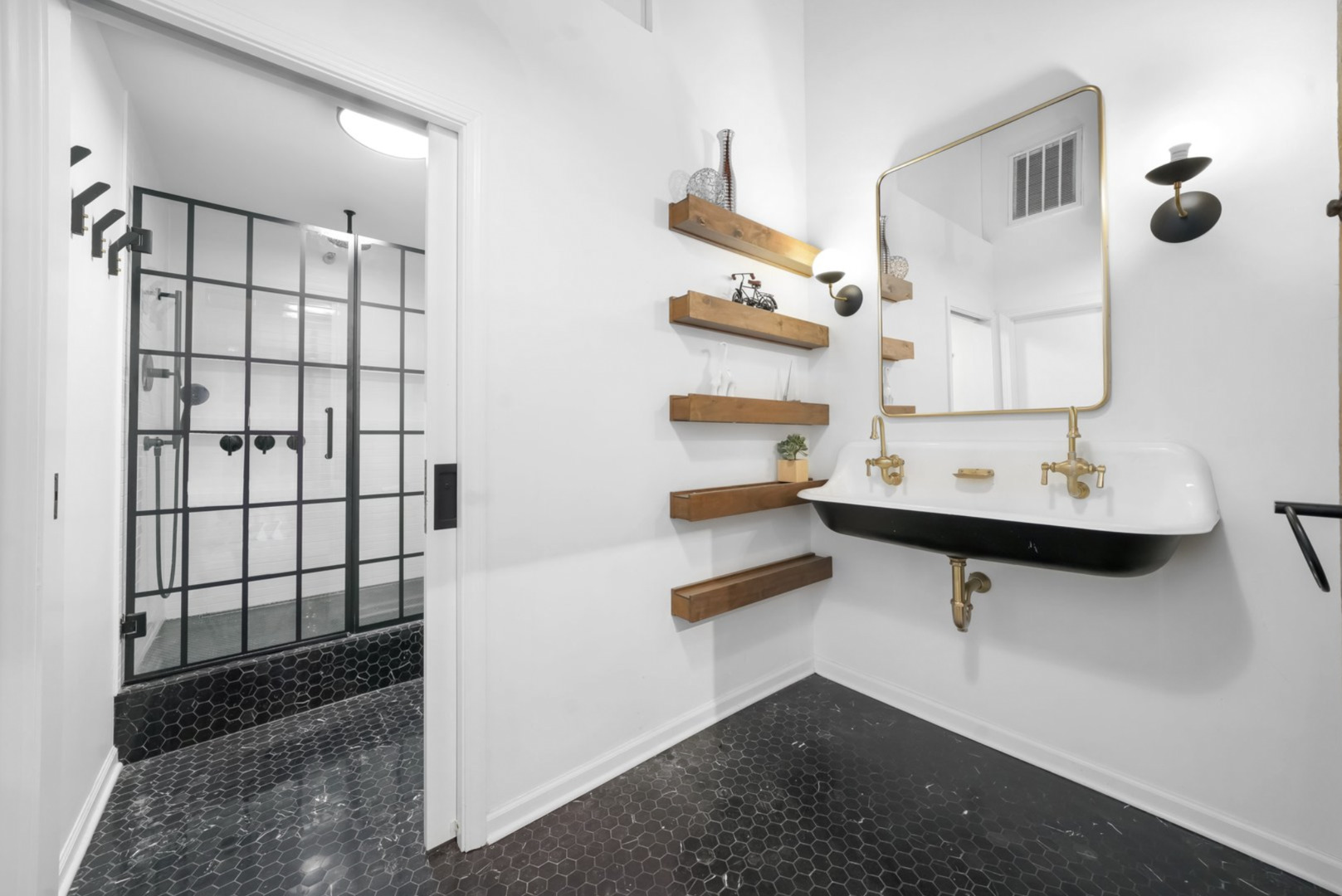 1872 N Clybourn Avenue Unit: 204